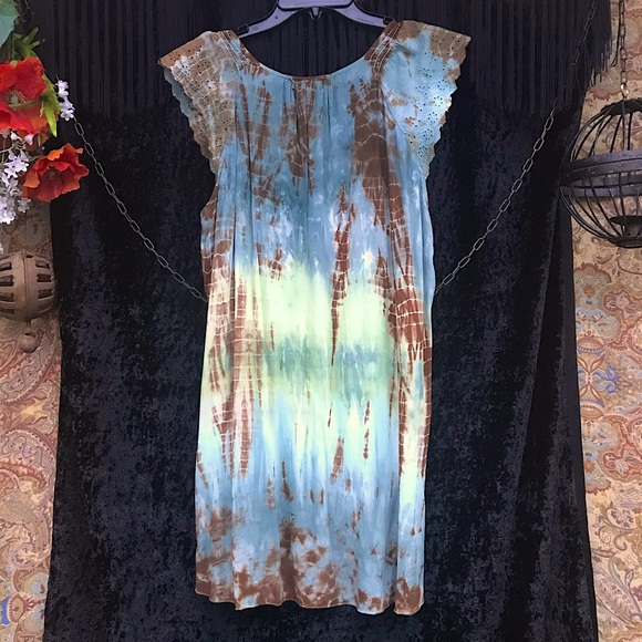 Boho top by Live and Let Live. Tie dye, eyelet sleeves & embroidered detail. XL - Picture 7 of 11